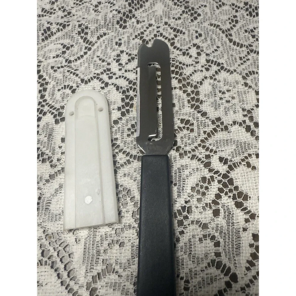 Pampered Chef - Cheese Knife Slicer/Spreader Stainless W/Protective Cover #1125